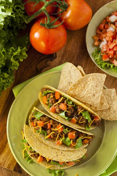 Zelfgemaakte grond rundvlees taco 's — Stockfoto