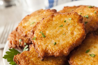geleneksel ev yapımı patates tava keki latke