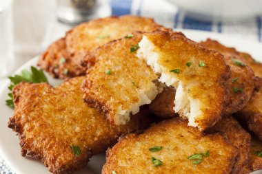 geleneksel ev yapımı patates tava keki latke