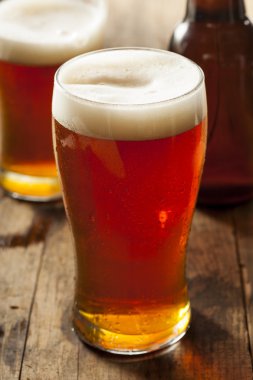 koyu sarı bira ferahlatıcı serin