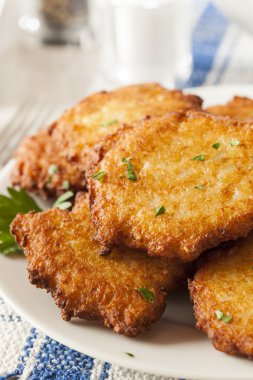 geleneksel ev yapımı patates tava keki latke