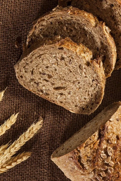 Pan de trigo integral casero fresco — Foto de Stock