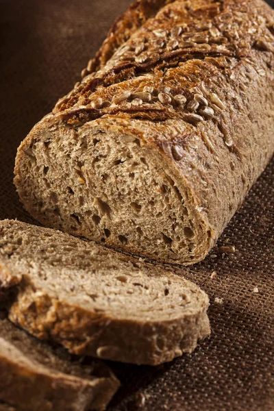 Pane di grano intero fatto in casa fresco — Foto Stock