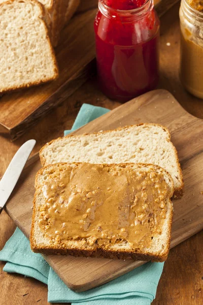 Sanduíche de manteiga de amendoim chunky caseiro — Fotografia de Stock
