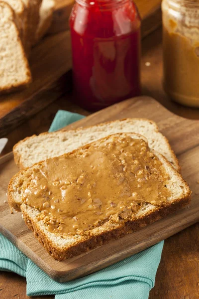 Сэндвич с арахисовым маслом — стоковое фото