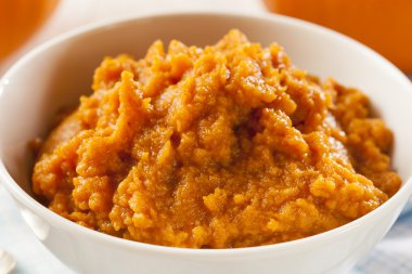 Organik turuncu kabak püresi