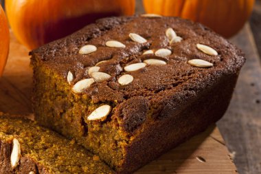 Organik ev yapımı kabak ekmek