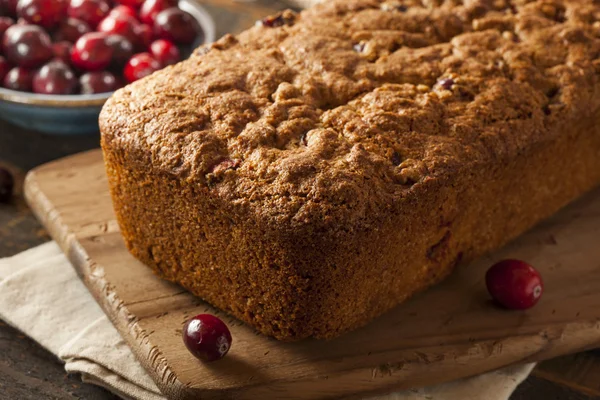 Hembakat läckra tranbär bröd — Stockfoto