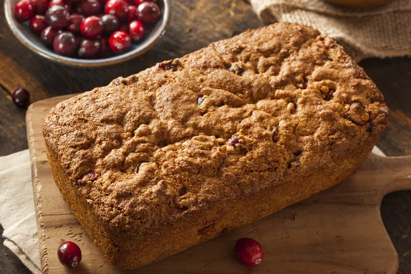 Zelfgemaakte heerlijke cranberry brood — Stockfoto