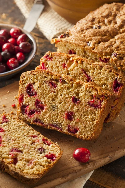 Zelfgemaakte heerlijke cranberry brood — Stockfoto