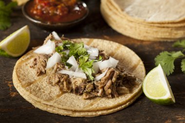 geleneksel domuz tacos