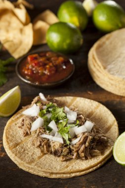 geleneksel domuz tacos