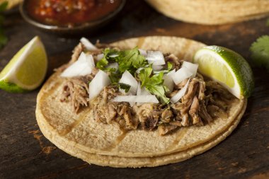 geleneksel domuz tacos