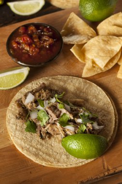geleneksel domuz tacos