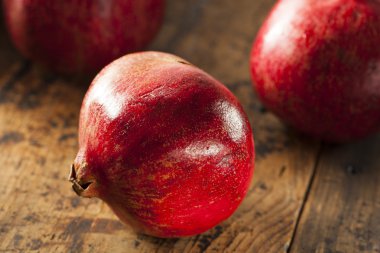 Organik olgun kırmızı nar