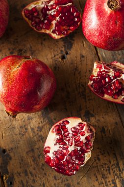 Organik olgun kırmızı nar