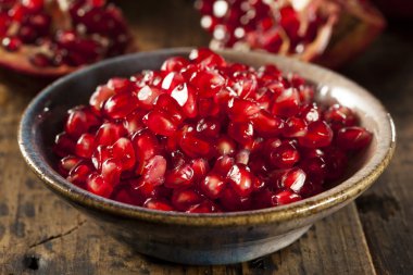 Organik olgun kırmızı nar