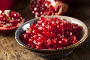 Organik olgun kırmızı nar