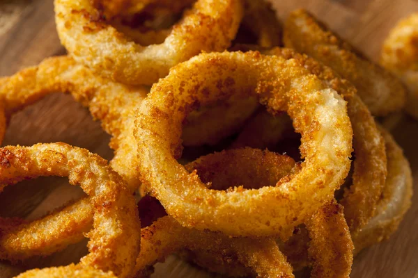 Hausgemachte knusprige gebratene Zwiebelringe — Stockfoto