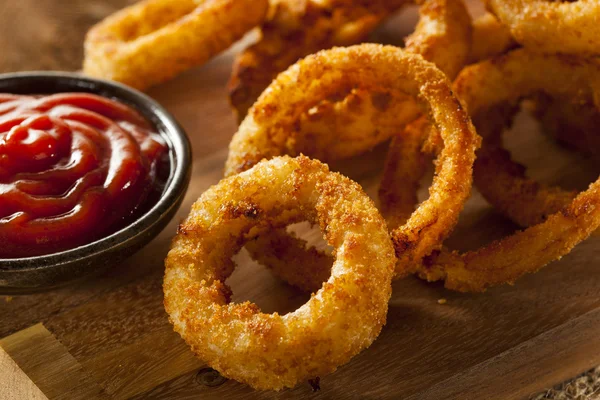 Anillos caseros de cebolla frita crujiente — Foto de Stock