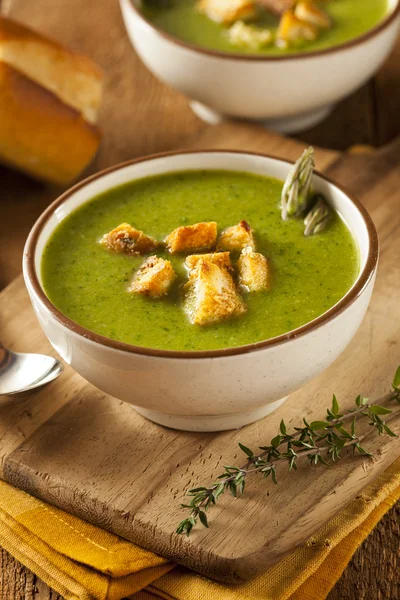 Zuppa di asparagi verdi fatti in casa — Foto Stock