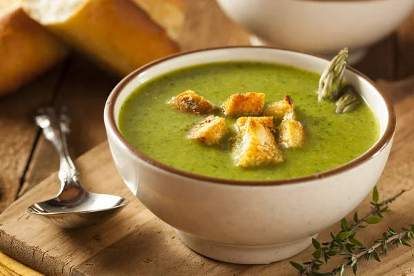 Zuppa di asparagi verdi fatti in casa — Foto Stock