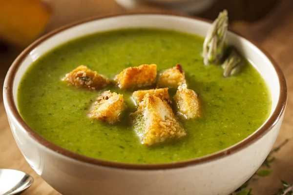 Zelfgemaakte groene asperges soep — Stockfoto
