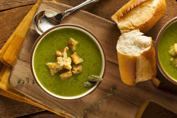 Zelfgemaakte groene asperges soep — Stockfoto