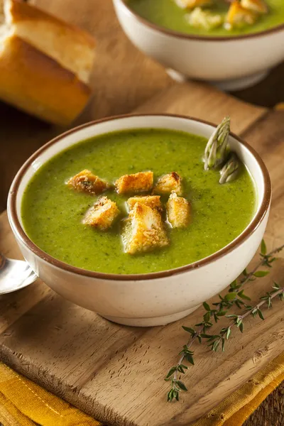 Zuppa di asparagi verdi fatti in casa — Foto Stock