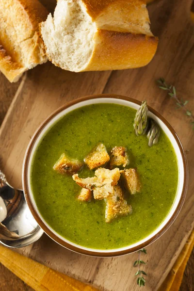 Domácí zelený chřest polévka — Stock fotografie