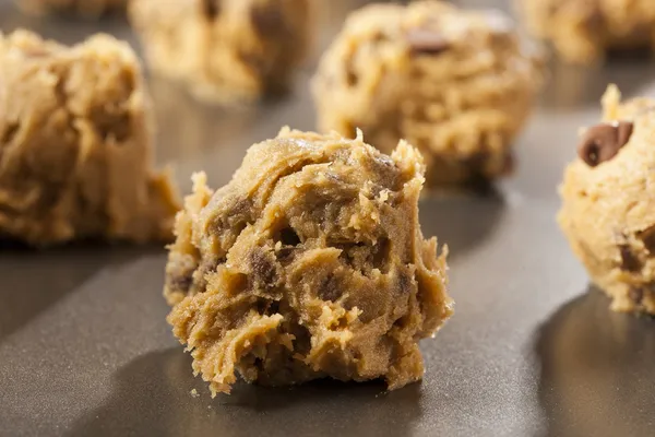 Hemgjord choklad chip cookie deg — Stockfoto