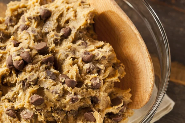 Pâte à biscuits aux pépites de chocolat maison — Photo