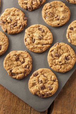 Ev yapımı çikolatalı kurabiyeler.