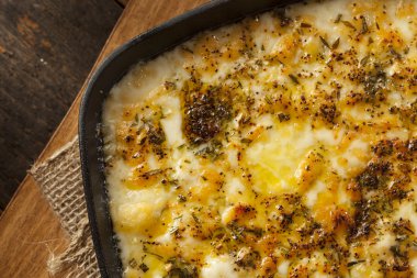 fontina peyniri dip pişmiş