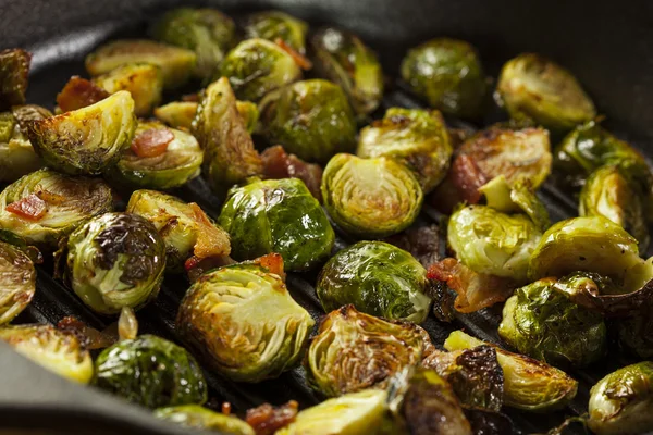 Zelfgemaakte gegrilde brussel spruiten — Stockfoto