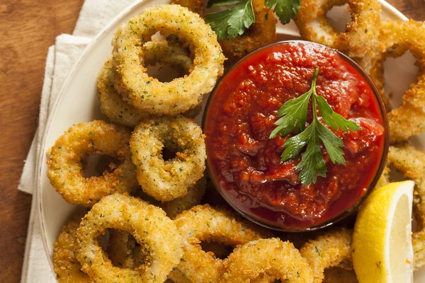 Fatto in casa impanato fritto Calamari — Foto Stock