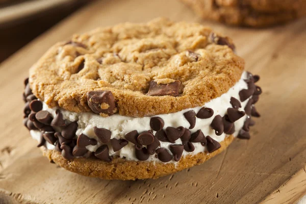 Chocolate chip cookie sorvete fatalmente — Fotografia de Stock