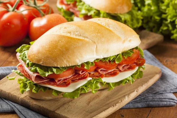 Домашні італійські sub сендвіч — стокове фото