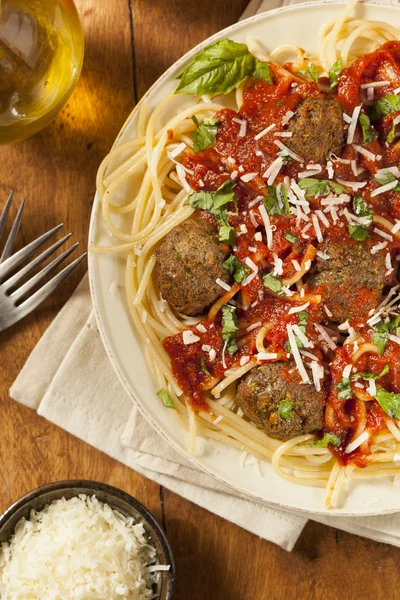 Espaguetis caseros y Pasta de albóndigas —  Fotos de Stock