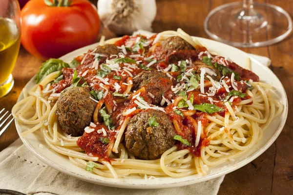 Huisgemaakte spaghetti en gehaktballen pasta — Stockfoto