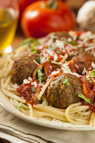 Espaguetis caseros y Pasta de albóndigas —  Fotos de Stock