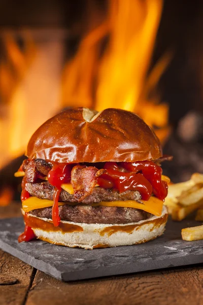 Unhealthy Homemade Barbecue Bacon Cheeseburger — Stock Photo, Image