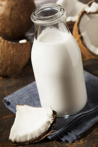 Fresh Organic Coconut Milk — Stock Photo, Image