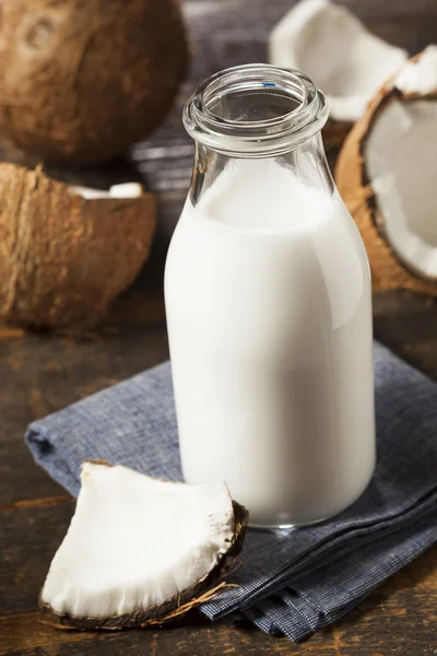 Fresh Organic Coconut Milk — Stock Photo, Image