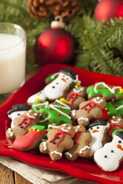 geleneksel buzlu gingerbread Noel kurabiyeleri