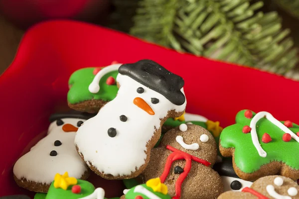 Galletas de Navidad de pan de jengibre helado tradicional —  Fotos de Stock