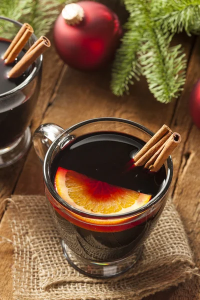 Festive Red Hot Spiced Wine For Christmas — Stock Photo, Image