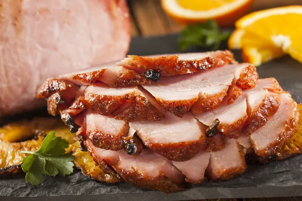 Traditional Sliced Honey Glazed Ham — Stock Photo, Image