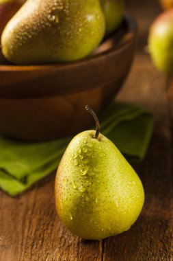 Yeşil organik sağlıklı armut