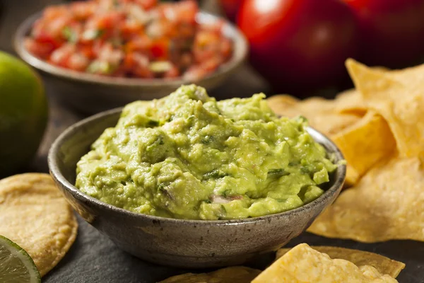 Green Homemade Guacamole with Tortilla Chips — Stock Photo, Image